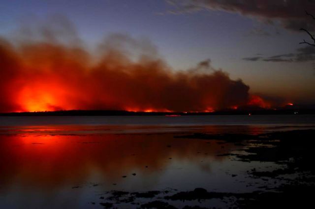 Πύρινη λαίλαπα απειλεί κατοικημένες περιοχές στην Αυστραλία